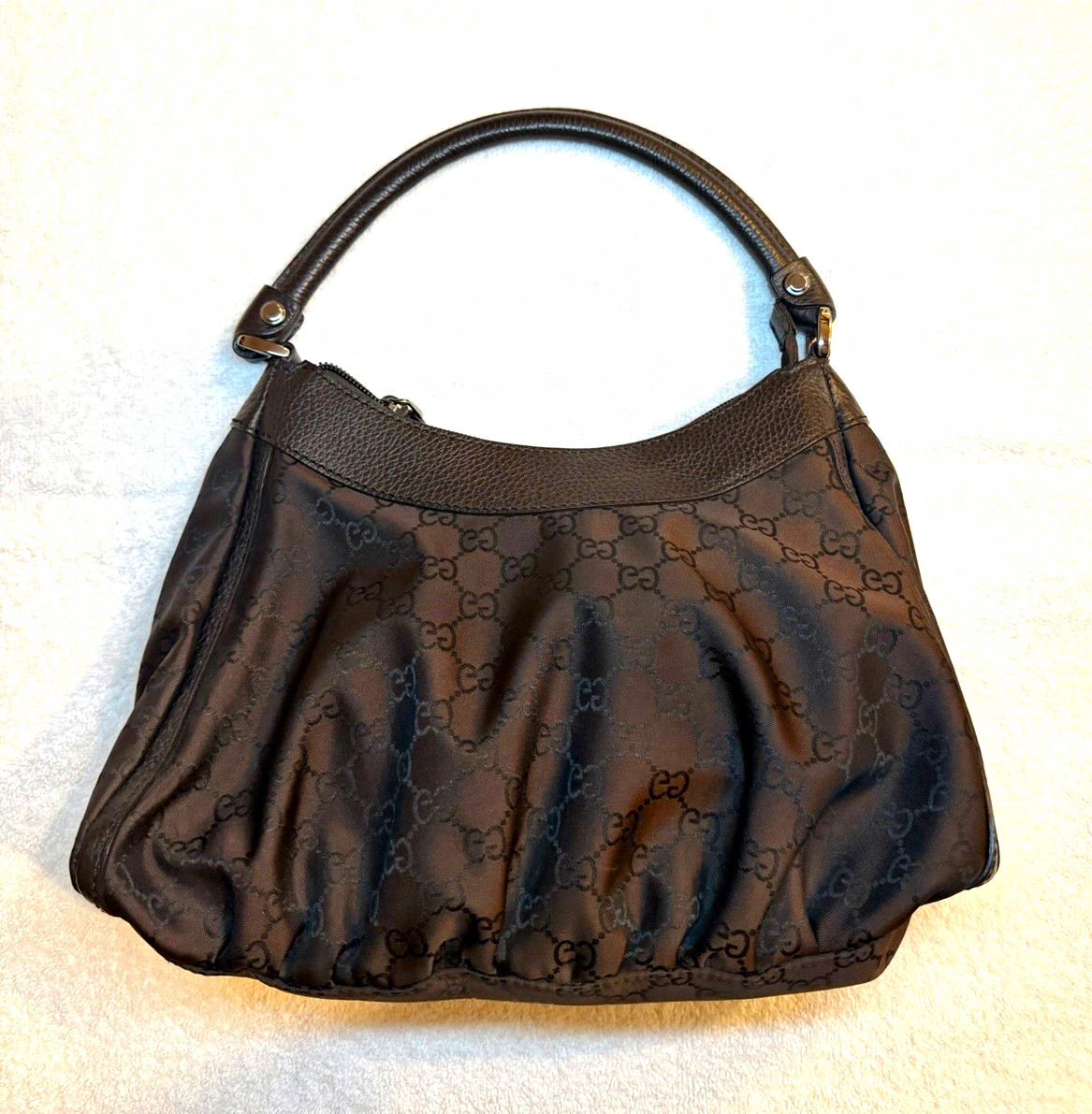 Gucci Brown GG Pattern Shoulder Bag Top Handle Zip Closure Gold Hardware Gucci Brown GG Pattern Shoulder Bag Top Handle Zip Closure Gold Hardware