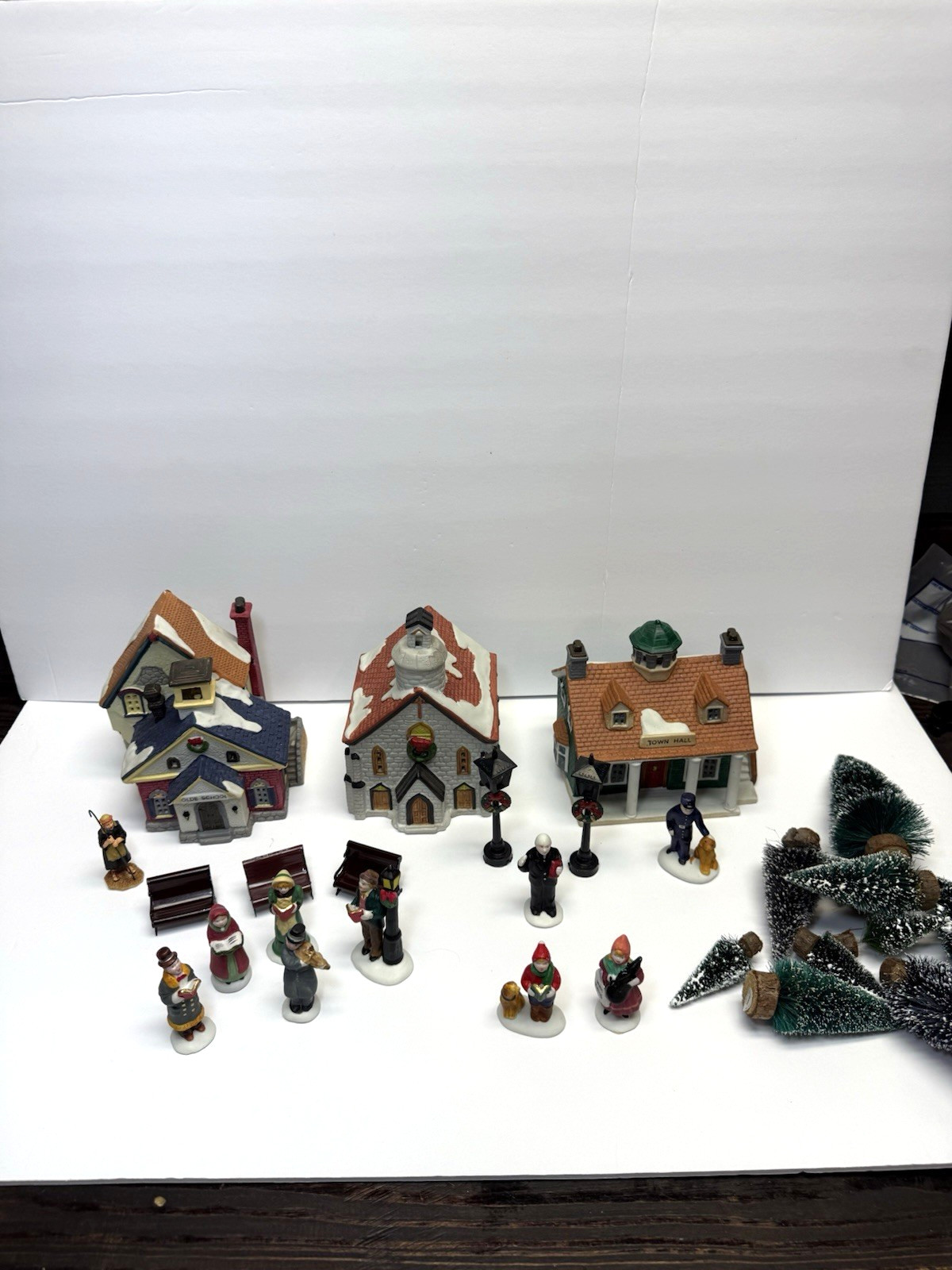 1993 Lemax Dickensvale Vintage 21 Piece Lighted Village Set- Missing fence 1993 Lemax Dickensvale Vintage 21 Piece Lighted Village Set- Missing fence
