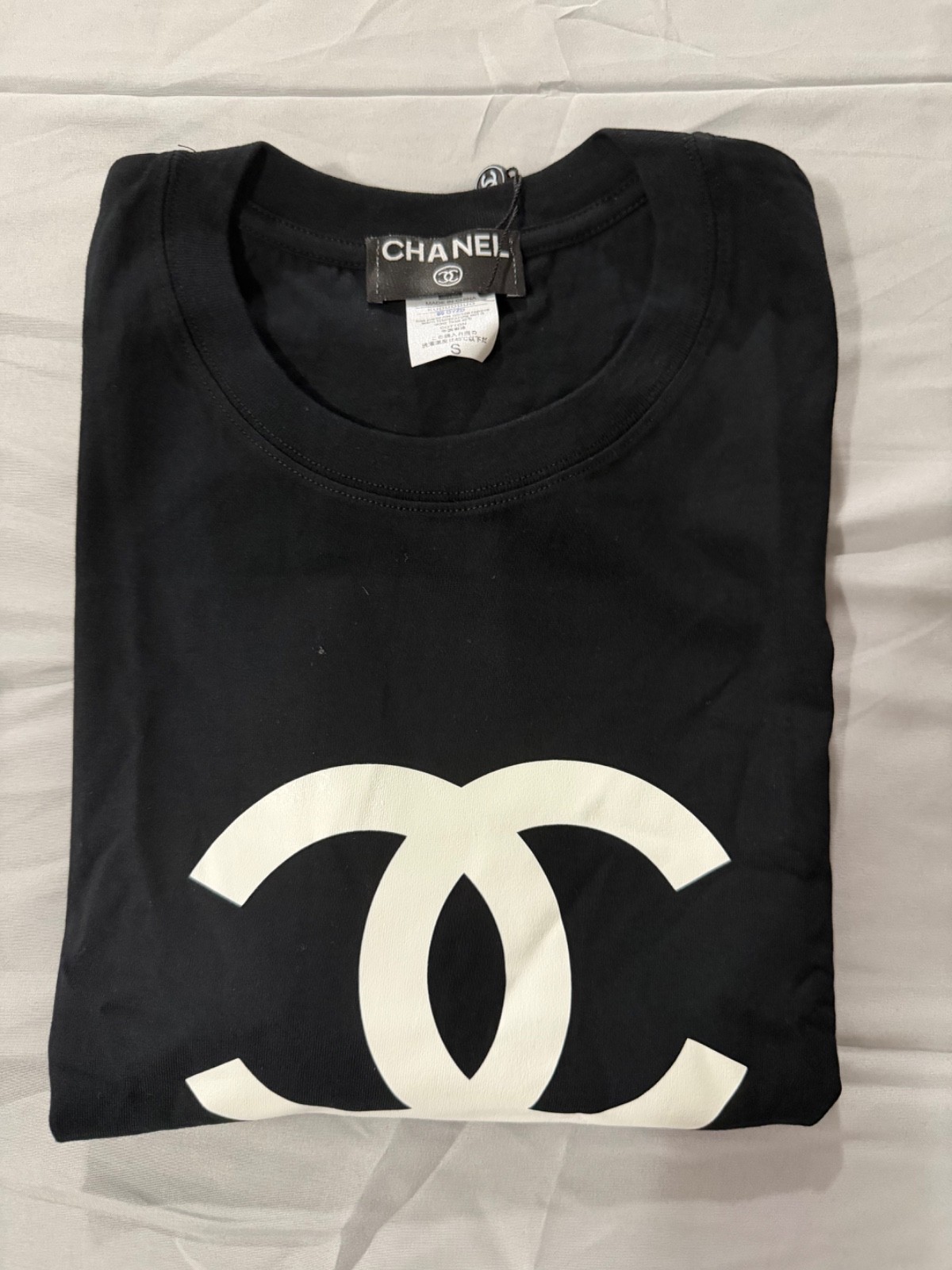 CHANEL Women’s T-Shirt Short Sleeve Crew Neck Cotton Logo Tee CHANEL Women’s T-Shirt Short Sleeve Crew Neck Cotton Logo Tee