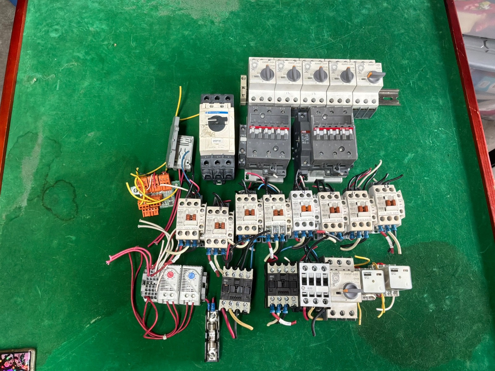 HUGE LOT OF HVAC MOTOR CONTROLLERS. CONTACTORS, BENSHAW, ABB, GE, EEC, SCHNEIDER HUGE LOT OF HVAC MOTOR CONTROLLERS. CONTACTORS, BENSHAW, ABB, GE, EEC, SCHNEIDER