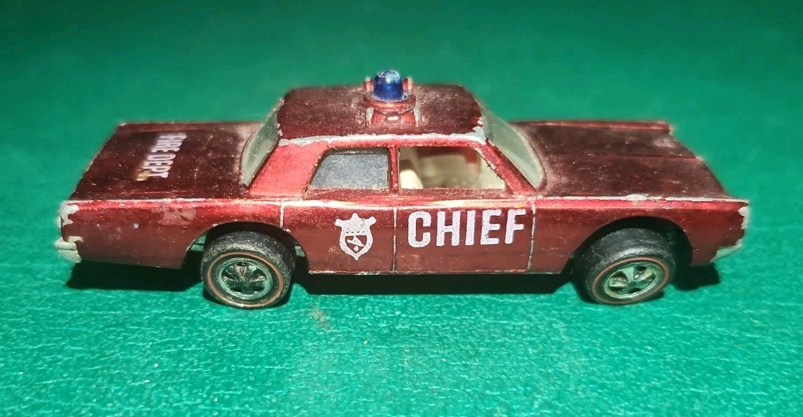 VINTAGE HOTWHEELS REDLINES FIRE CHIEF CRUISER DIE CAST CAR MATTEL VINTAGE HOTWHEELS REDLINES FIRE CHIEF CRUISER DIE CAST CAR MATTEL