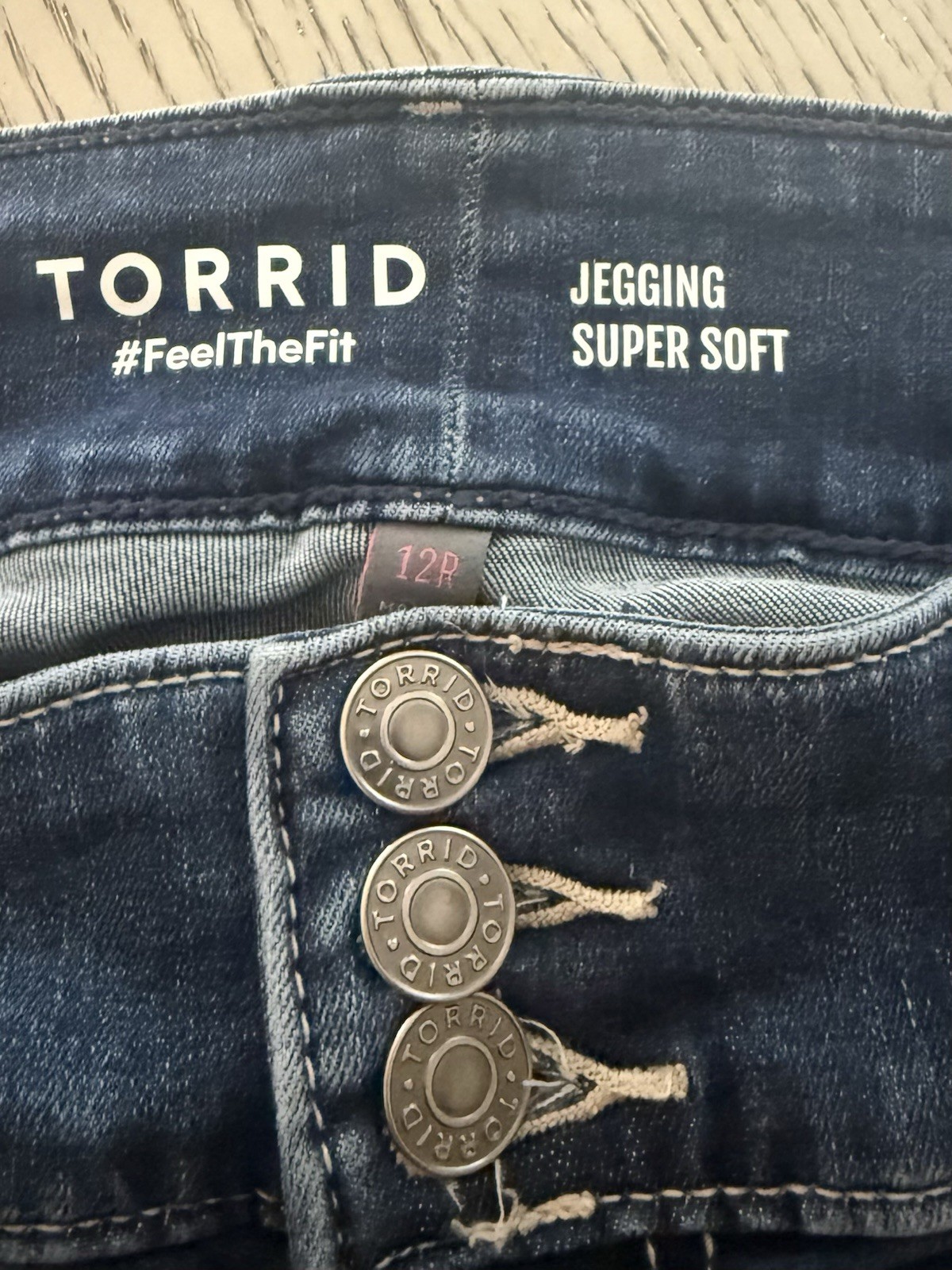 Torrid Women’s Jegging Jeans Super Soft Medium Wash Blue Denim Button 5-Pkt