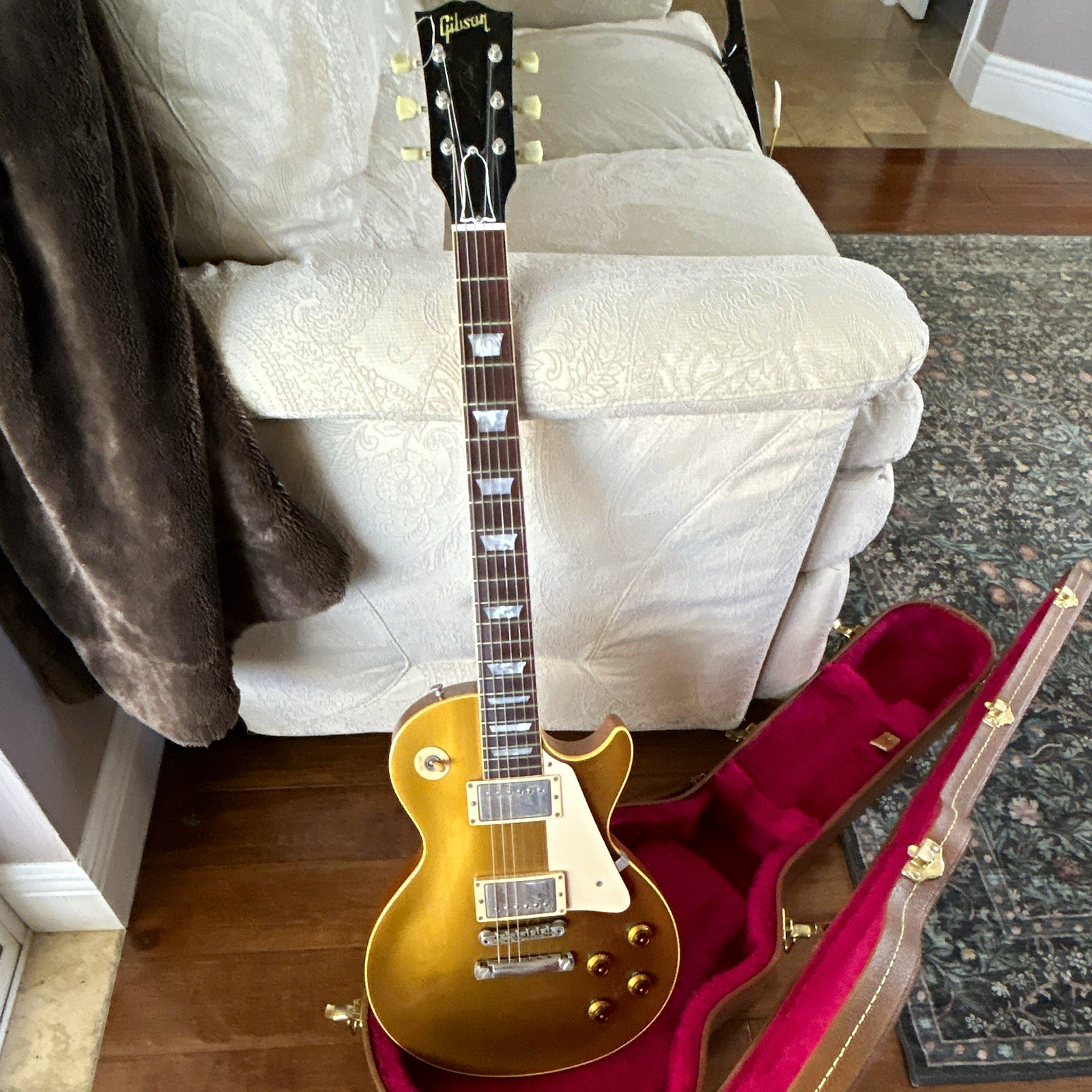 Gibson Les Paul 57 Goldtop Historic custom shop Electric Guitar w/ Hard Case Gibson Les Paul 57 Goldtop Historic custom shop Electric Guitar w/ Hard Case