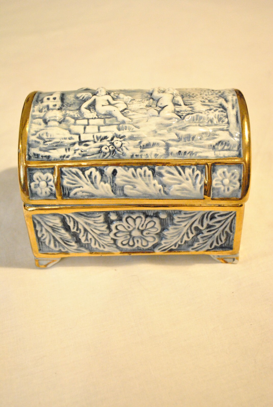 Vintage Limited Edition Rare Capodimonte Italiano Gold 3D Cherubim Box