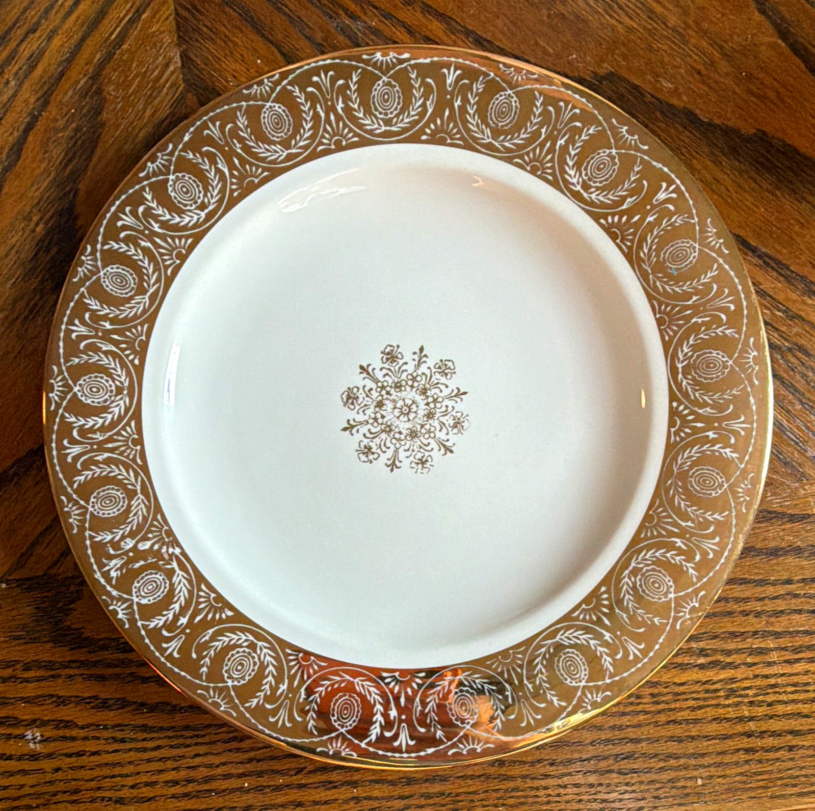 Mikasa Bone China Dinner Plate White w/ 23KT Gold Floral Border, Round Mikasa Bone China Dinner Plate White w/ 23KT Gold Floral Border, Round