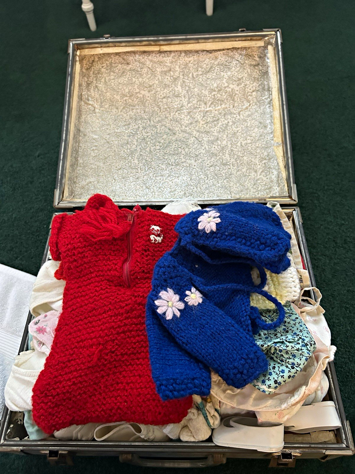 Vintage 1960s infant and baby doll clothing with trunk - total of 40 pieces