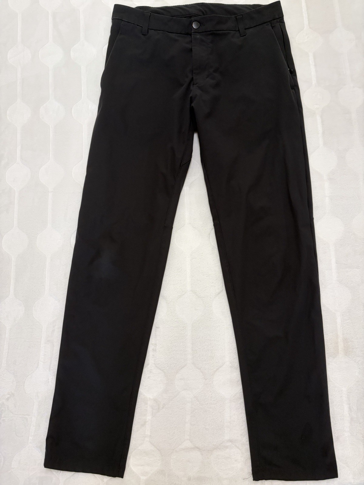 Lululemon ABC Slim Fit Pants Men’s 33x32 Black Performance Stretch Commission Lululemon ABC Slim Fit Pants Men’s 33x32 Black Performance Stretch Commission
