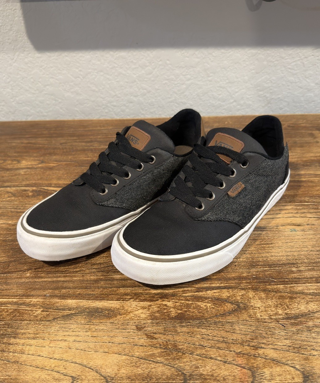 VANS Atwood Deluxe Mens Shoe Size 7 Women\'s 8.5 Black Dachshund Gray Skate