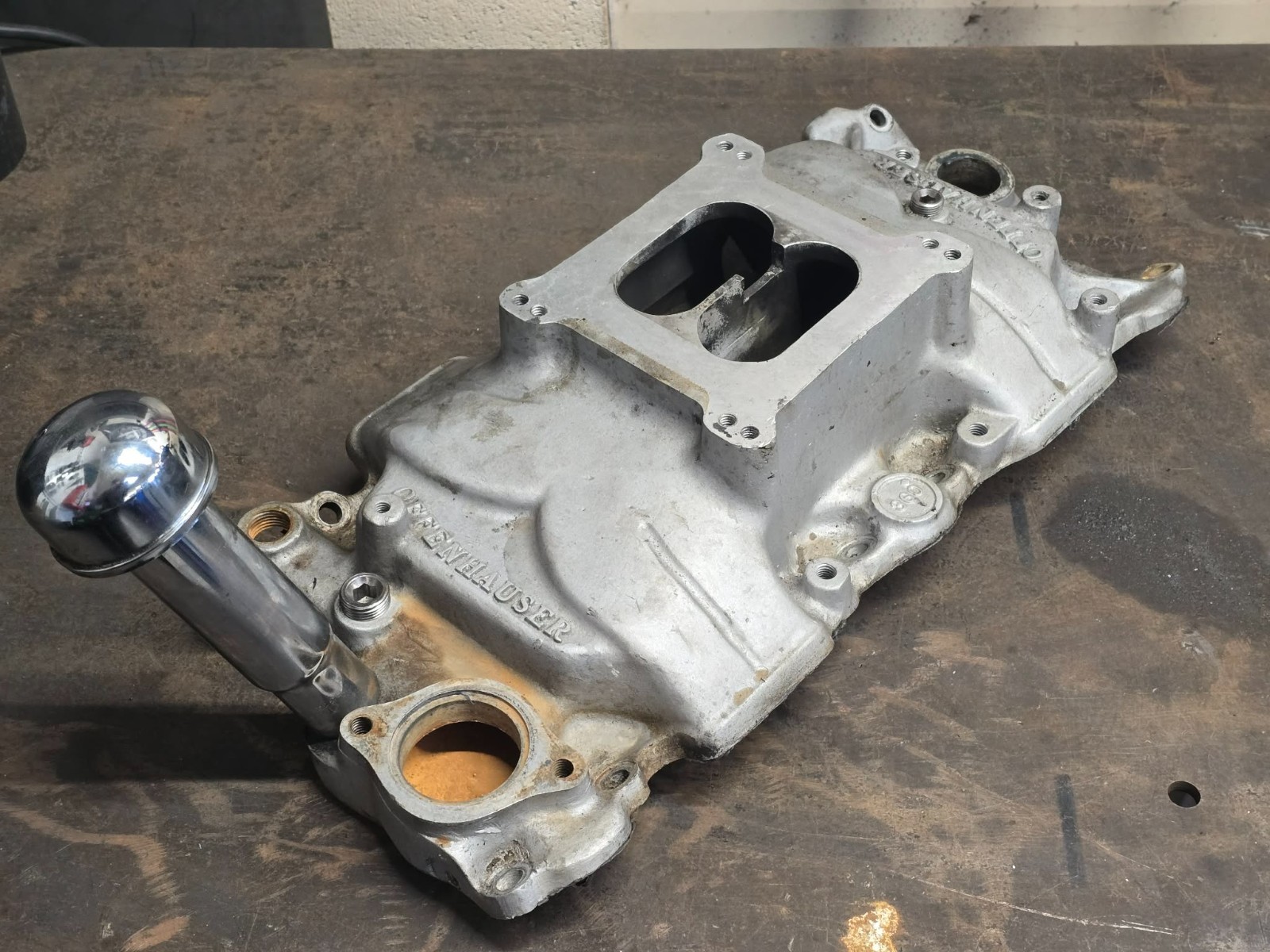 Offenhauser 360° Dual Plane Intake Manifold Vented SBC Small Block Chevy 283 305