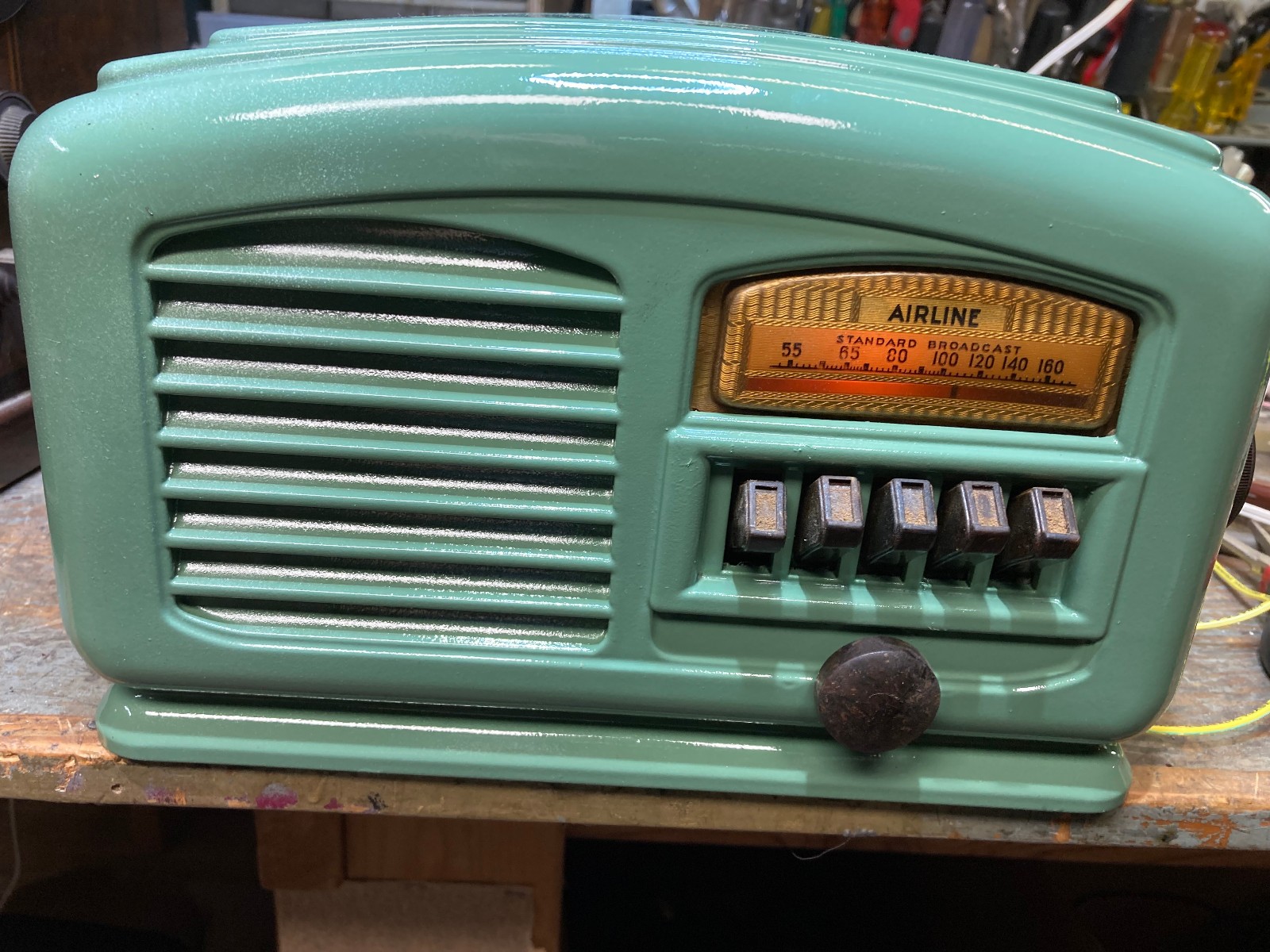 Wards Airline AM bakelite table radio serviced, playing and looking great.