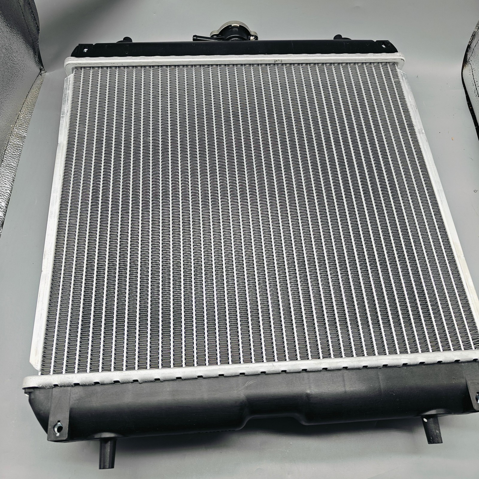 1G952-72060 Water Tank Radiator For Kubota D722 D902 DF972 WG972 Z482 Engines