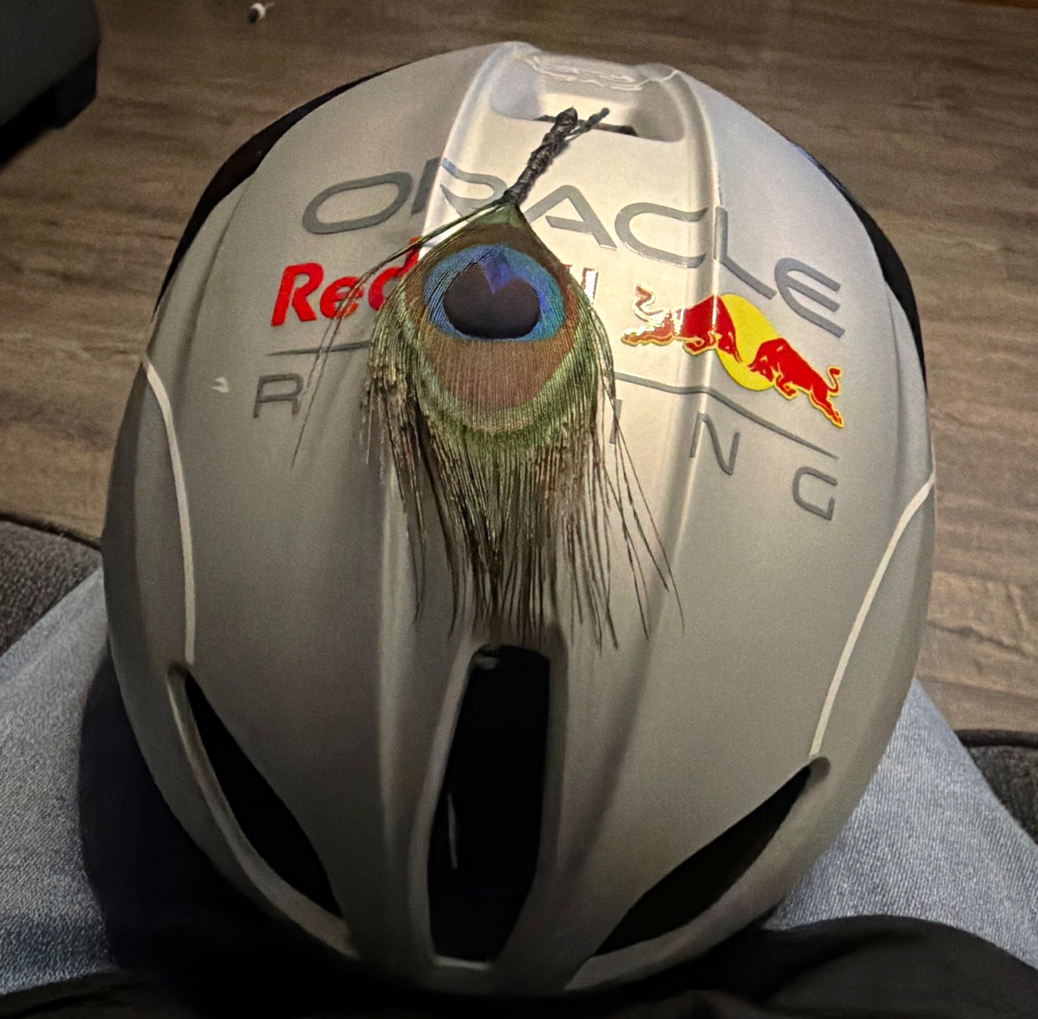 Red Bull Oracle Red Bull Racing Cycling Helmet Adjustable Fit Size L Silver Red Bull Oracle Red Bull Racing Cycling Helmet Adjustable Fit Size L Silver