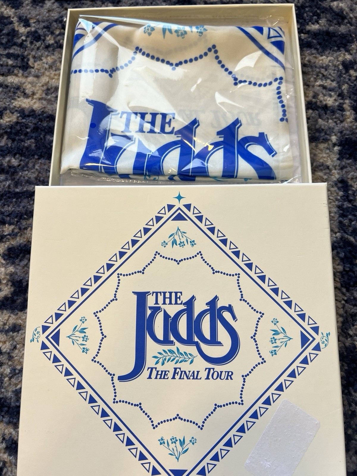 The Judds “The Final Tour” Scarf with gift box. NEW
