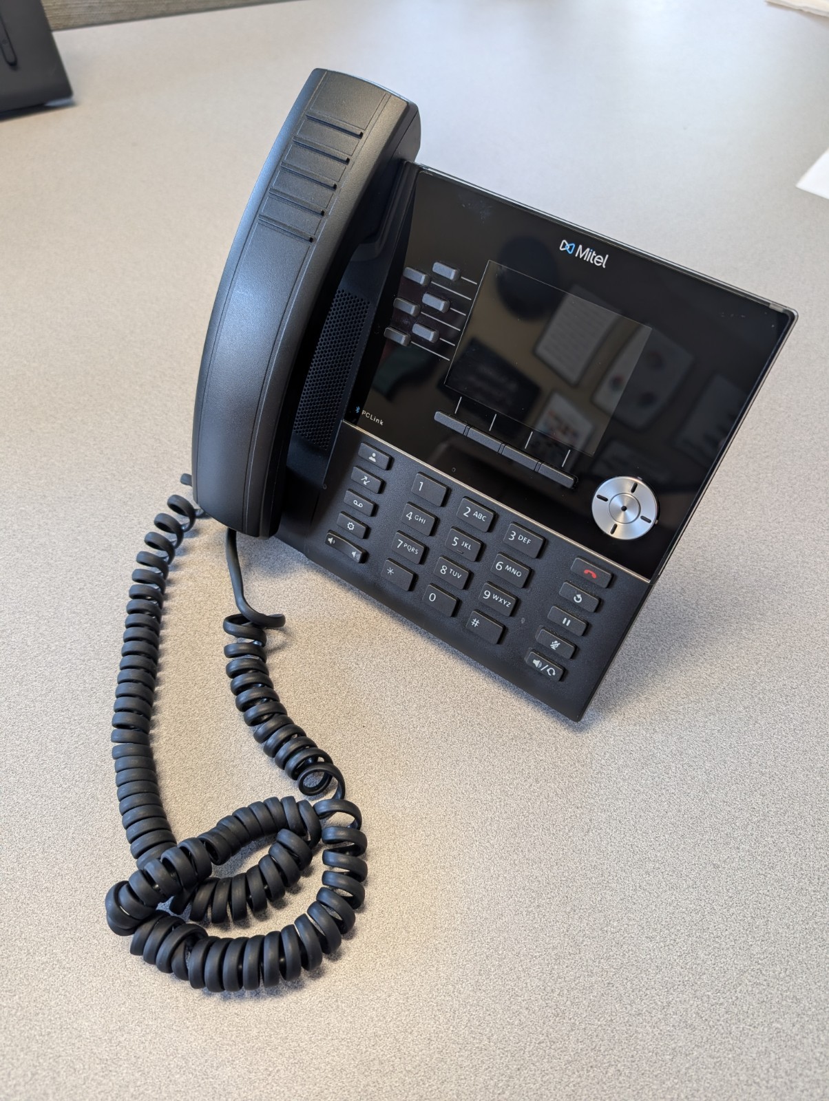 Mitel 6920W IP Phone - 50008385 Mitel 6920W IP Phone - 50008385