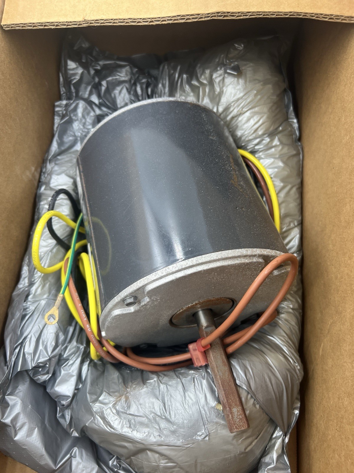 New NOS Emerson Liebert 127902P2S Motor, .50HP 385 466-1 (#2) New NOS Emerson Liebert 127902P2S Motor, .50HP 385 466-1 (#2)