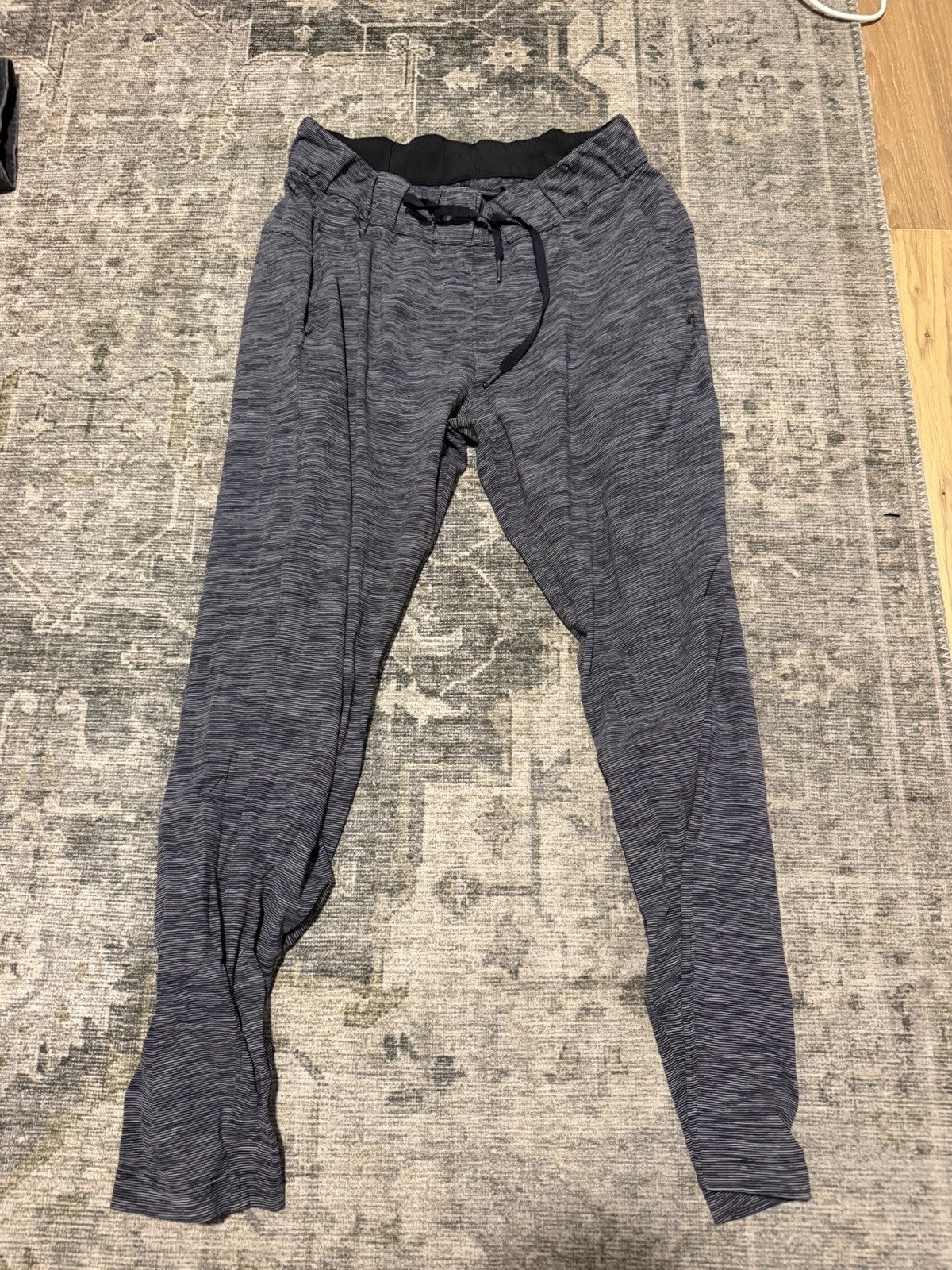 Lululemon Women’s  Heather Black Jogger Pants Size 6