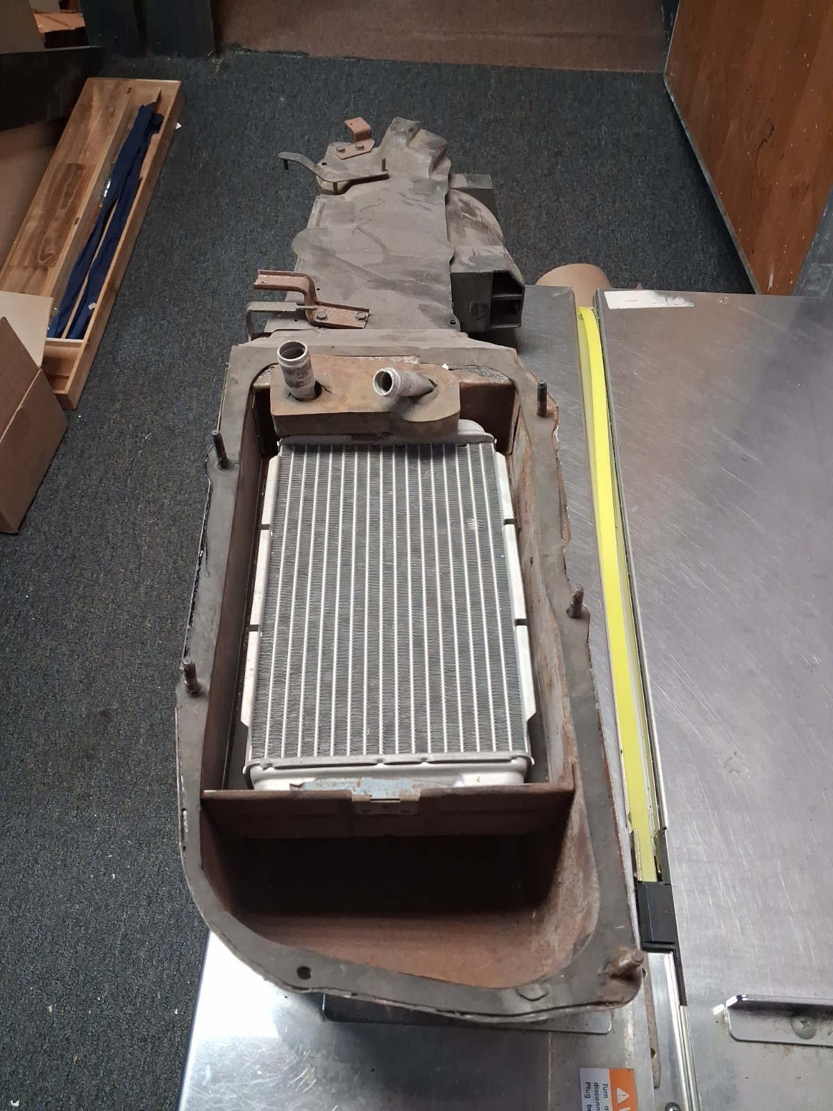 under-dash lower floor heater & A/C vent deflector duct 9790487 1968–72 GM...