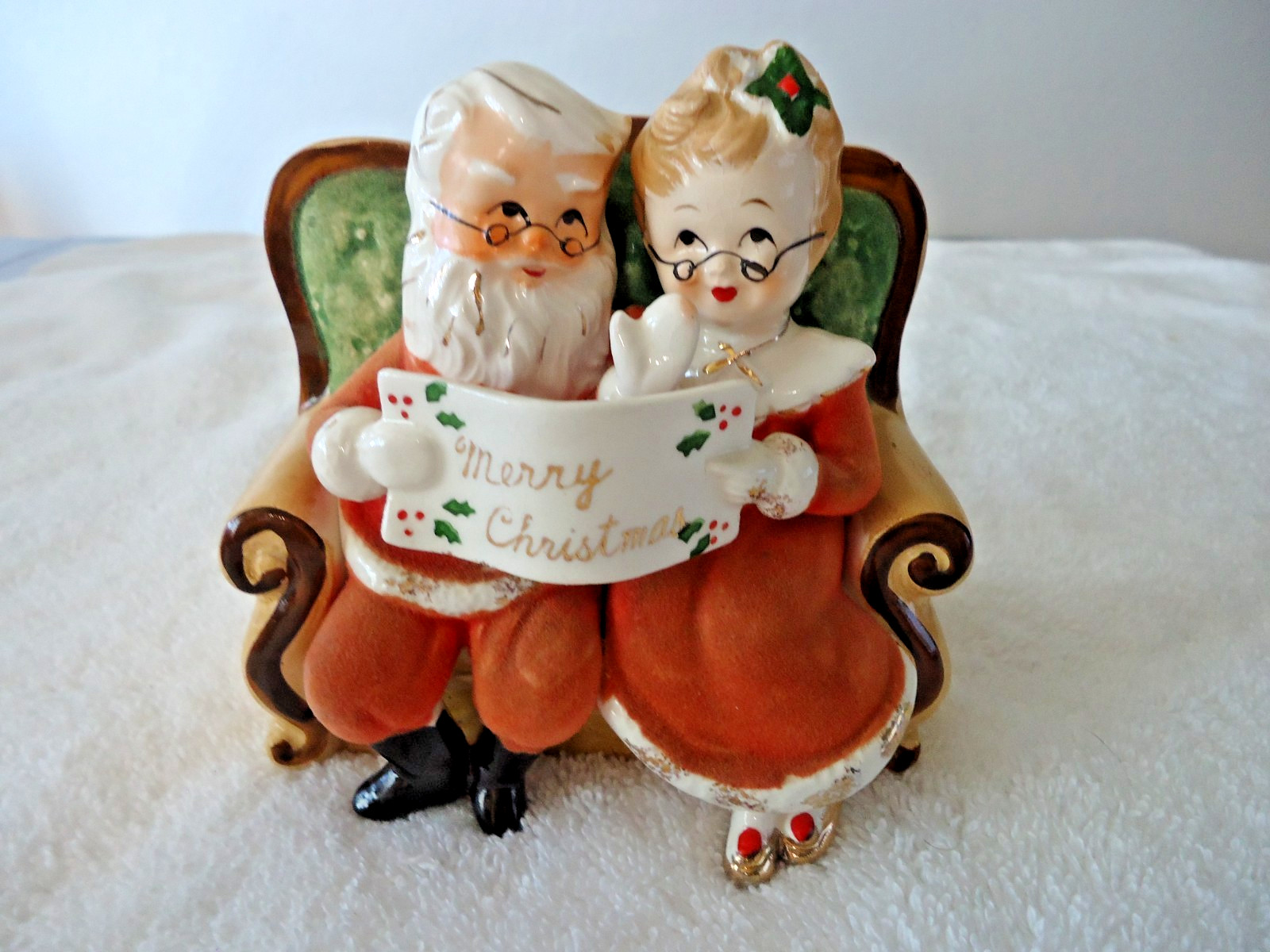 VINTAGE NAPCO SANTA & MRS. CLAUS ON COUCH PLANTER 4JX4092 JAPAN