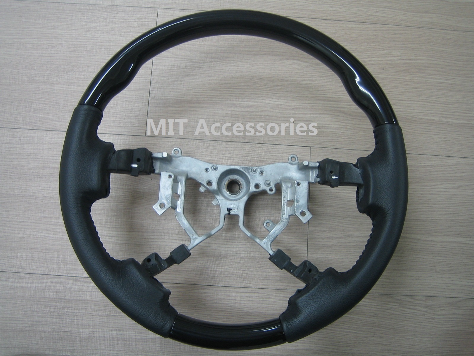For Toyota TUNDRA 2nd Gen. 2007-2013 Black Piano genuine leather steering wheel