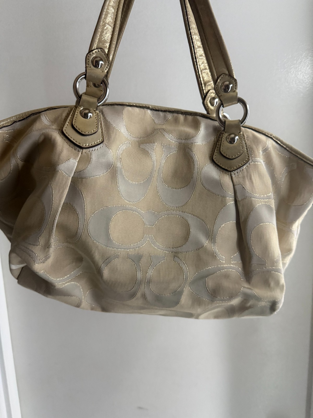 COACH poppy shoulder bag 16295 pre owned excellent condition COACH poppy shoulder bag 16295 pre owned excellent condition