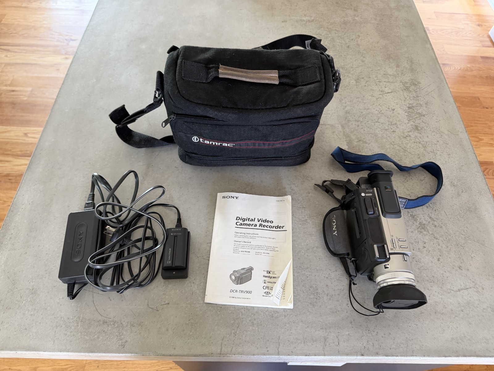Sony DCR-TRV900E 3CCD MiniDV Handycam Camcorder Fully Tested Sony DCR-TRV900E 3CCD MiniDV Handycam Camcorder Fully Tested