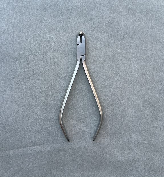New Hu-Friedy 678-101L Universal Cut & Hold Distal End Cutter Long Handle New Hu-Friedy 678-101L Universal Cut & Hold Distal End Cutter Long Handle