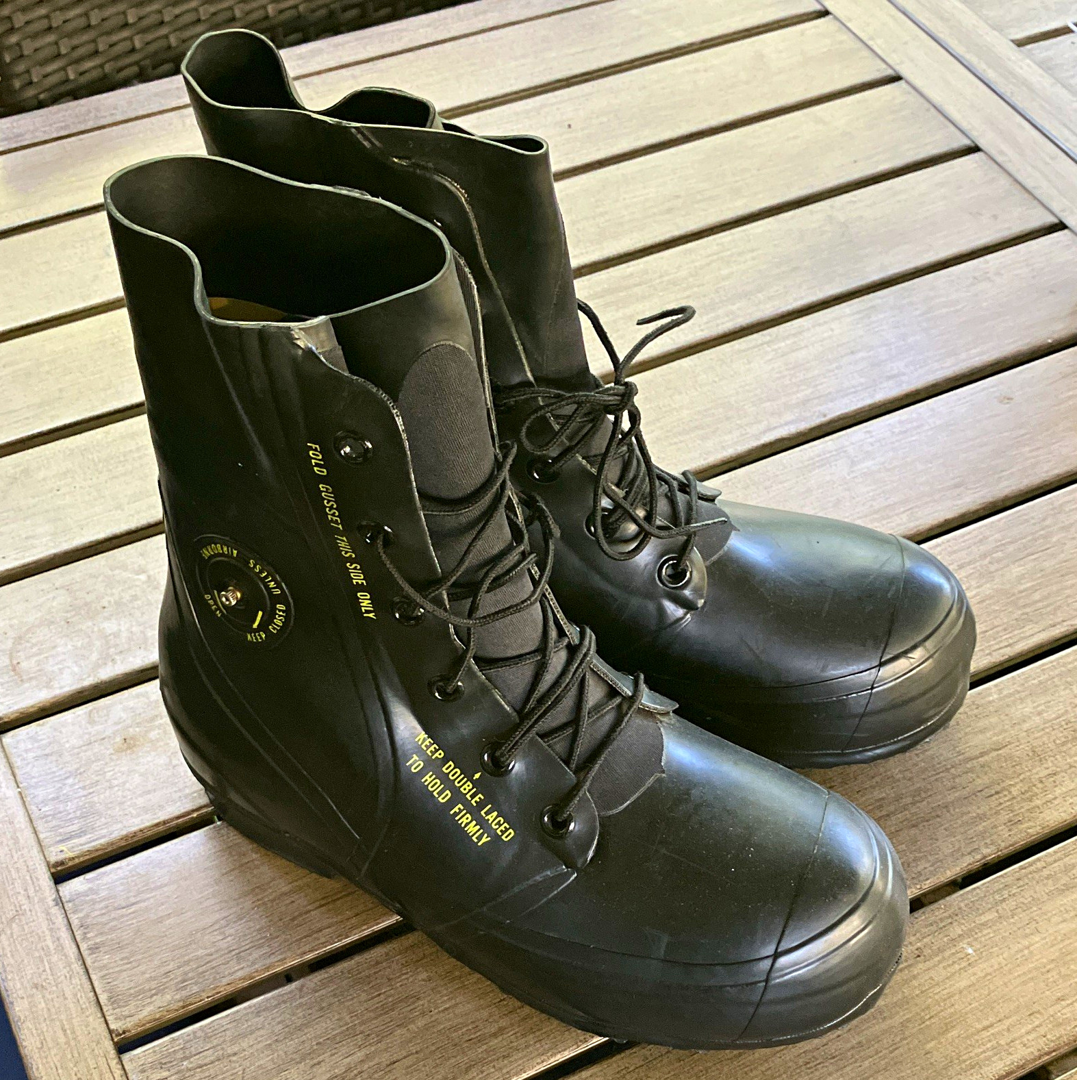 US Military Cold Weather Protective Mickey Mouse Black  BATA VTG 1986 SZ 10R