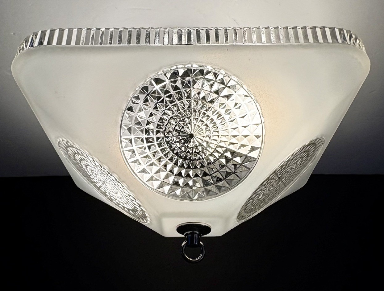 Antique/Vintage 1930s-1940s Art Deco Nouveau Frosted Ceiling Light Fixture