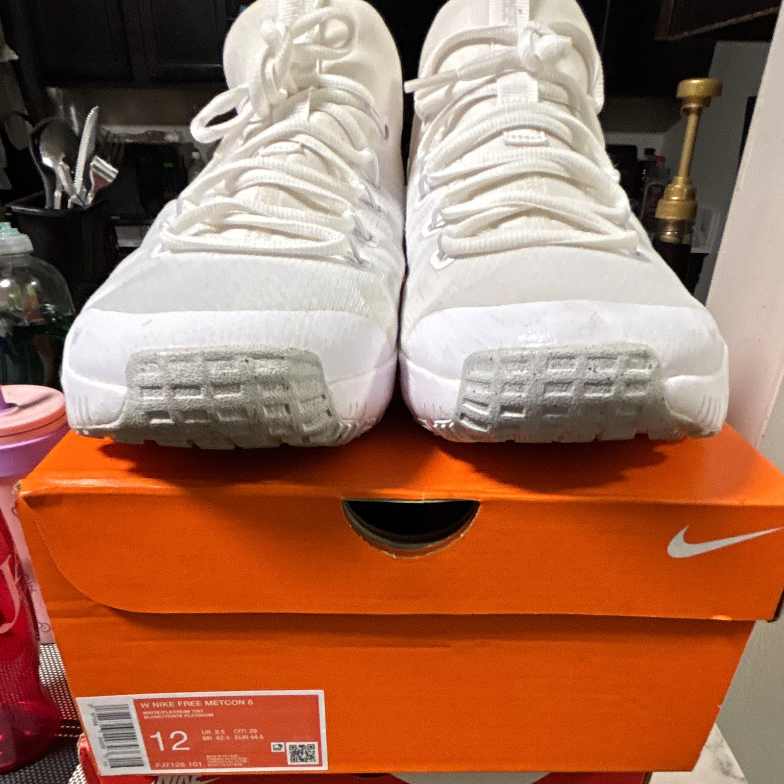 Nike Free Metcon 6 women’s White Low Top Lace-Up Athletic Sneakers