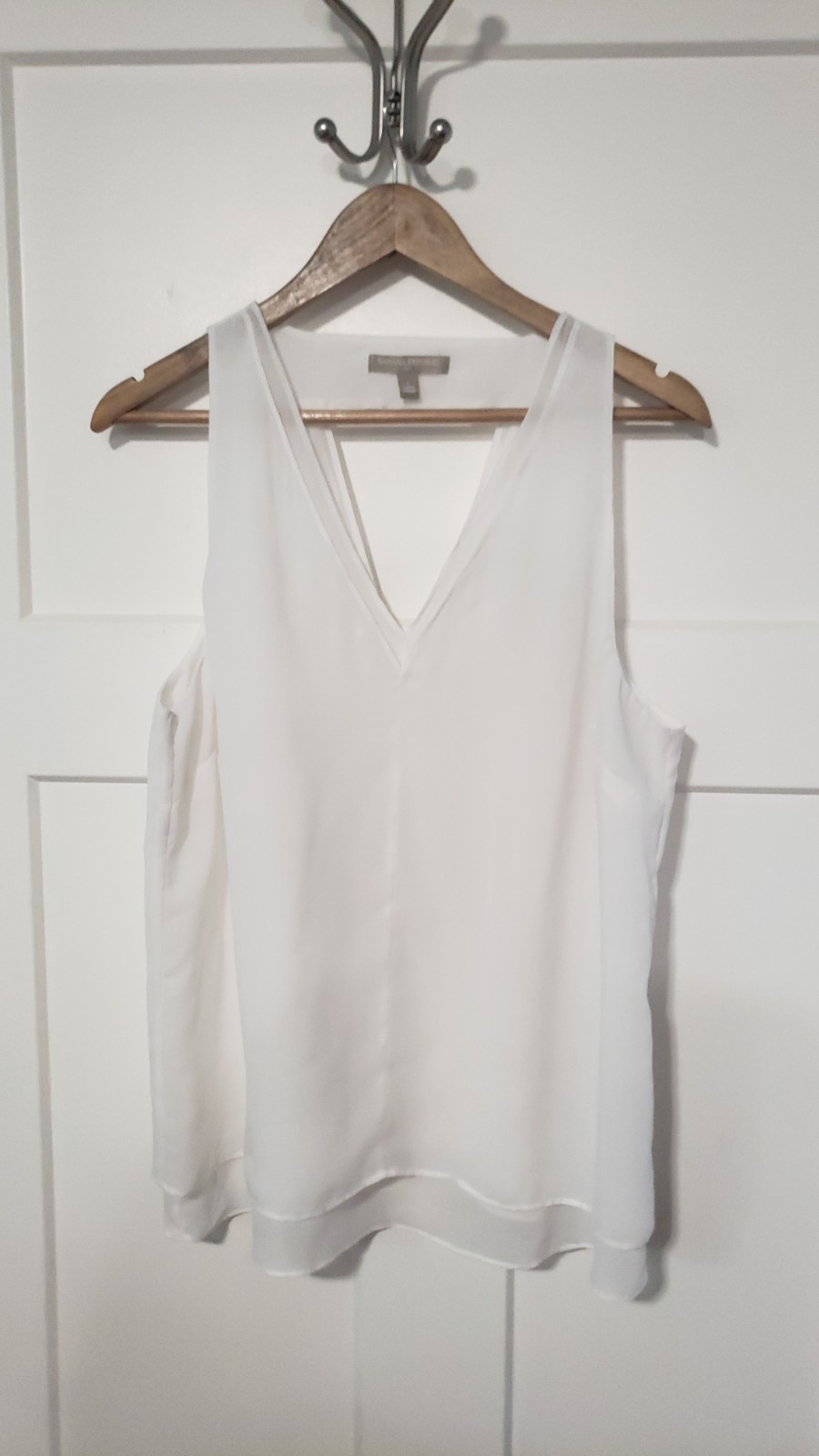 Banana Republic Womens L Sleeveless Blouse White Layered V-Neck Resort Tourist 
