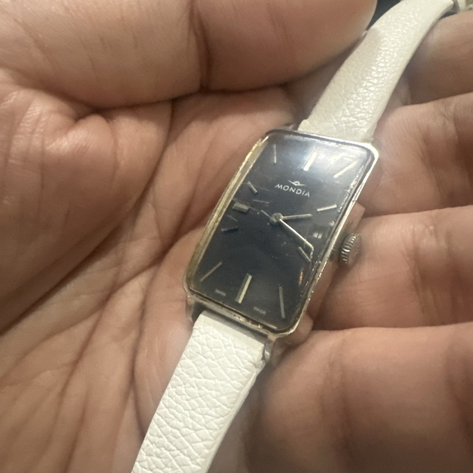Working Vintage Mondia Manual Wind White Band 21mm Unisex Watch Date Rare Runs