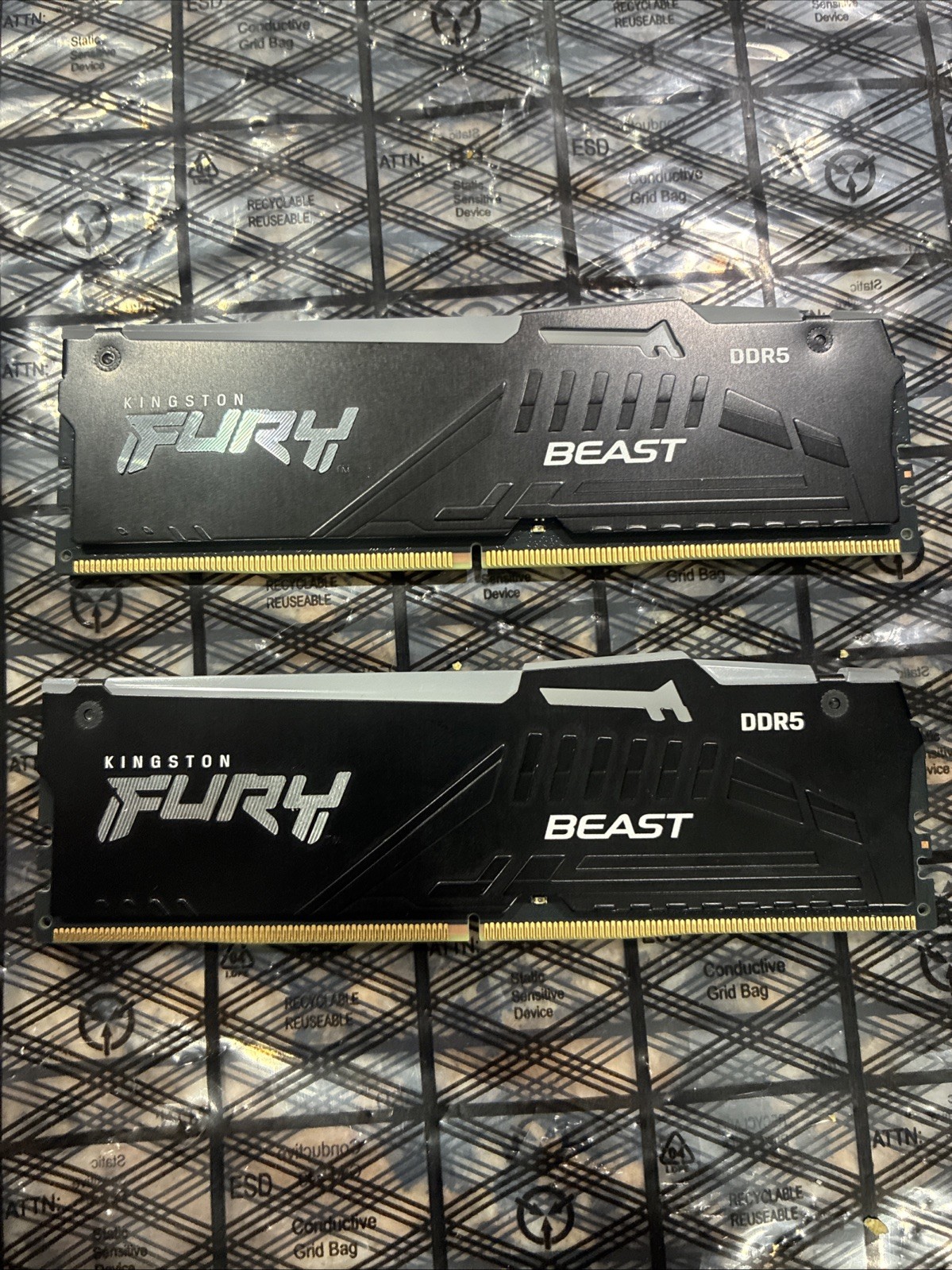 Kingston FURY Beast RGB 16GB (2x8GB) RAM DDR5 5200MHz HP52U40S6MA-8FRAE 1Rx16