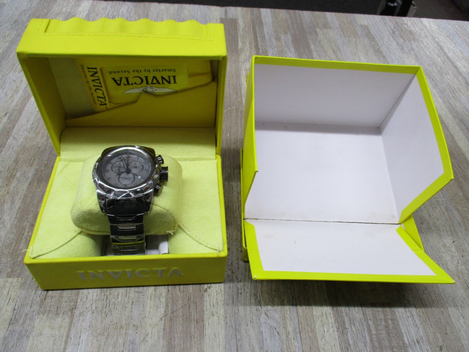 Invicta Mobula Ceramic 21451 Huge 50mm Monochrome Grey/ Gray Dial Multi-function Invicta Mobula Ceramic 21451 Huge 50mm Monochrome Grey/ Gray Dial Multi-function
