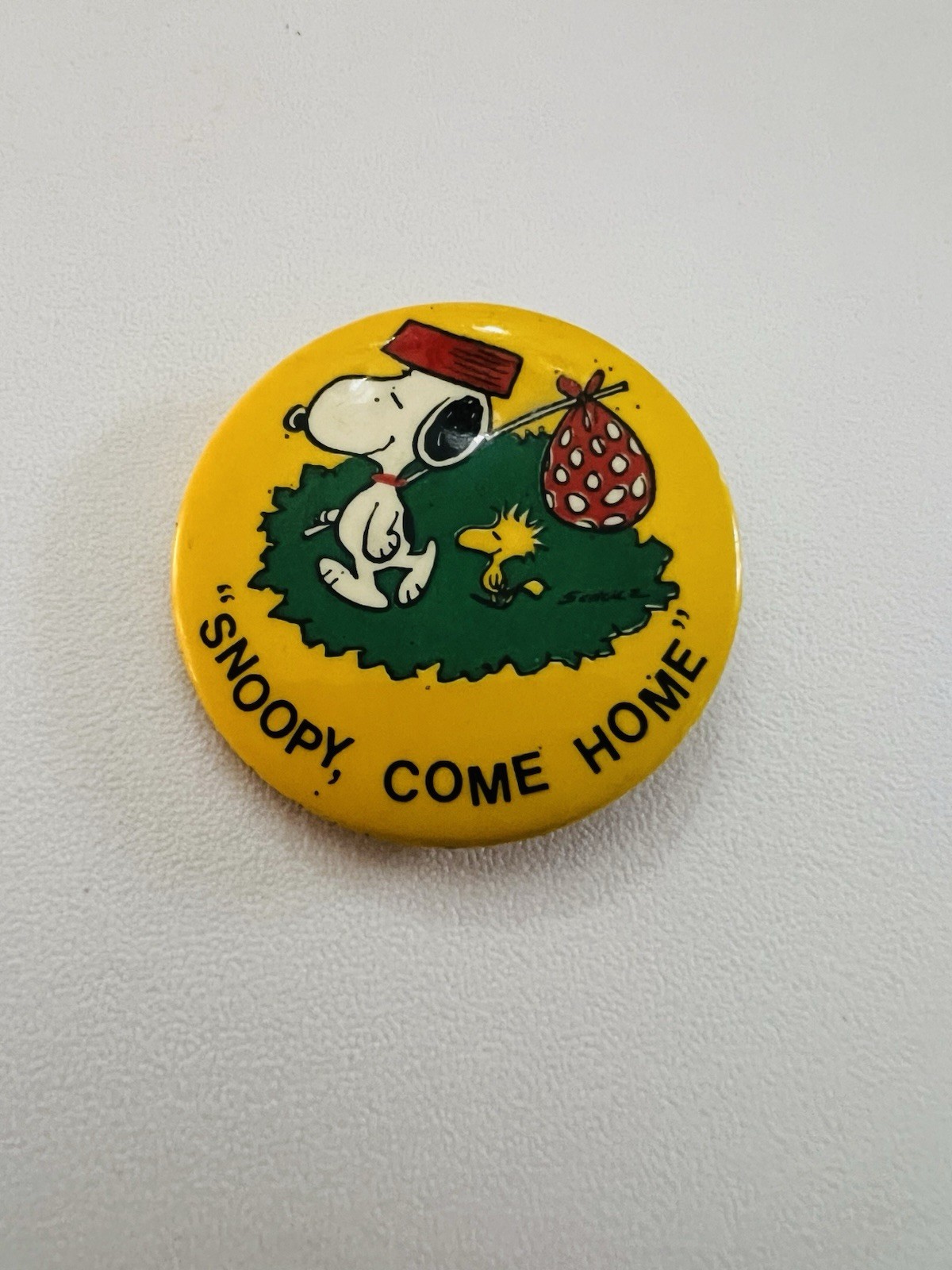 Snoopy Come Home Peanuts vintage 1972 pinback button Large 6” metal W/ paperback