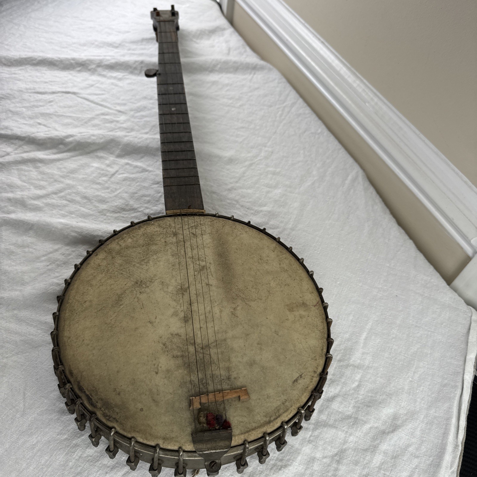 ANTIQUE 1890-1900s BANJO NEEDS A LITTLE TLC. BEAUTIFUL OLD PIECE VERY RARE 