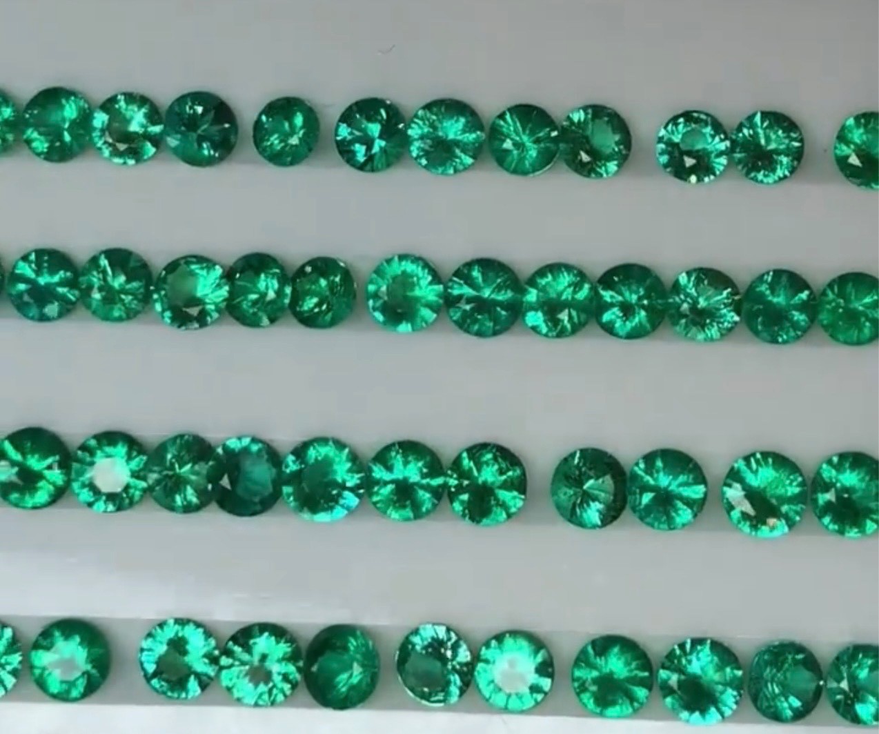 5mm natural top quality vivid green Colombian emerald round 5pcs loose gemstone 5mm natural top quality vivid green Colombian emerald round 5pcs loose gemstone