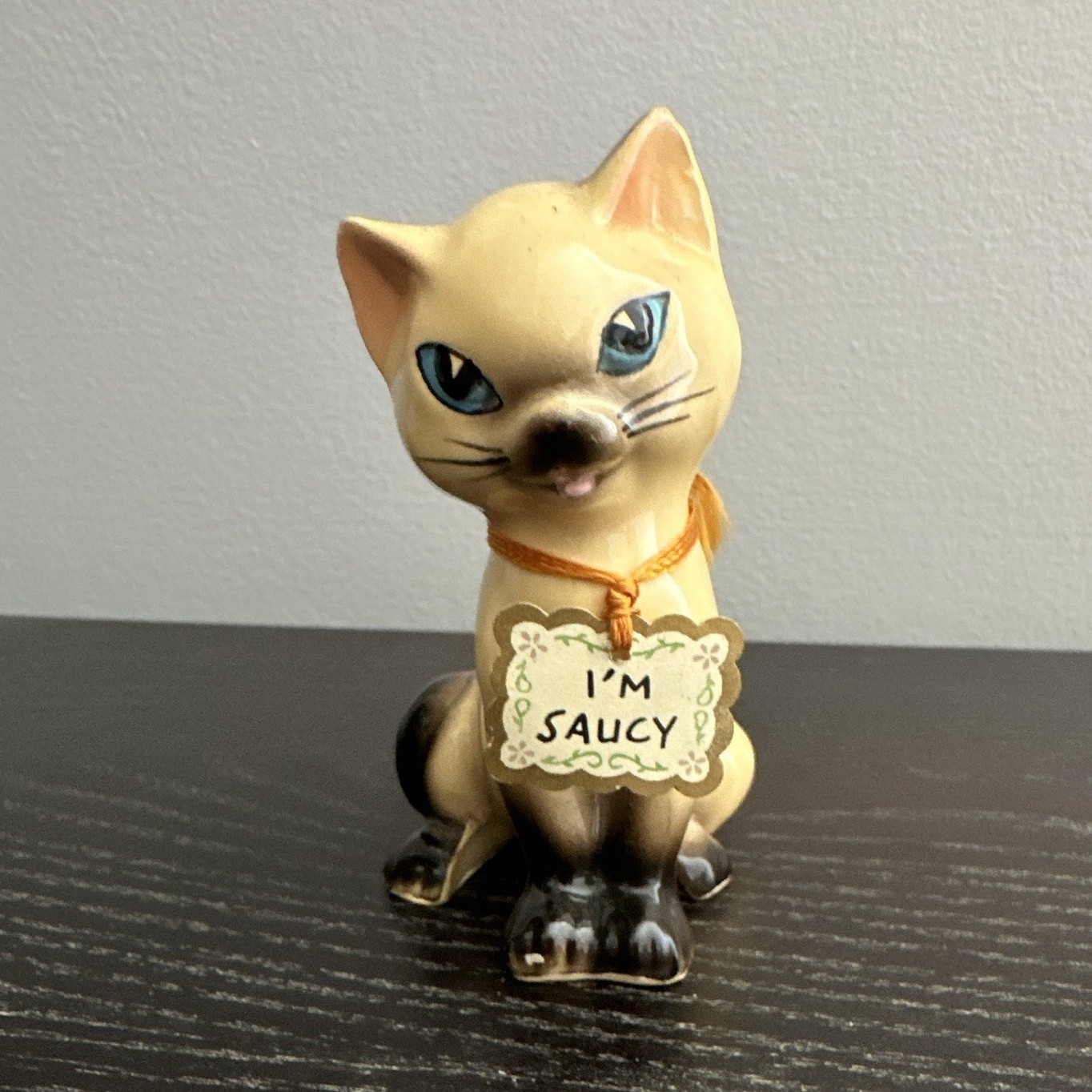 Vintage Porcelain Siamese Cat Figurine \ Vintage Porcelain Siamese Cat Figurine \