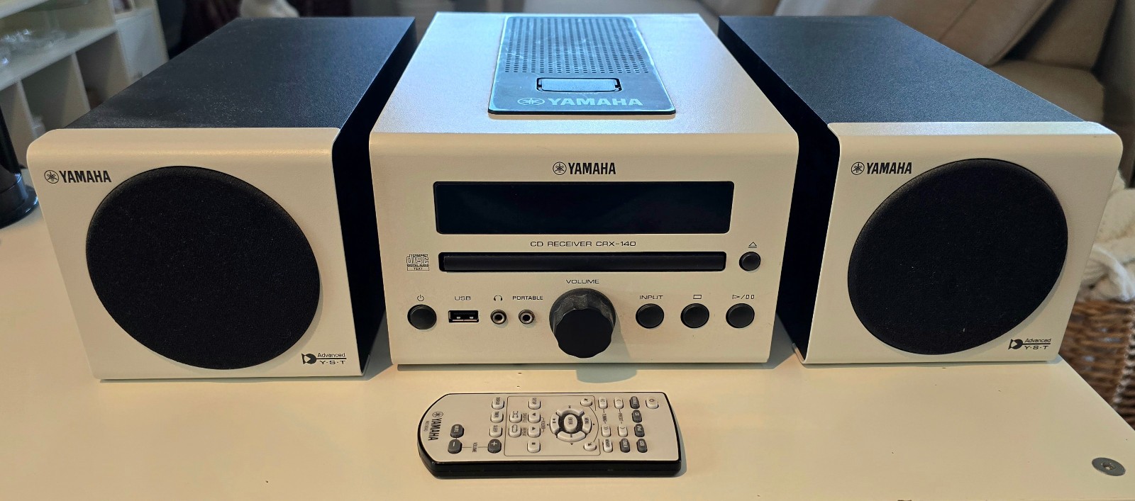 Yamaha MCR-140WH CRX-140  Micro Component System  w/iPod Dock & Remote