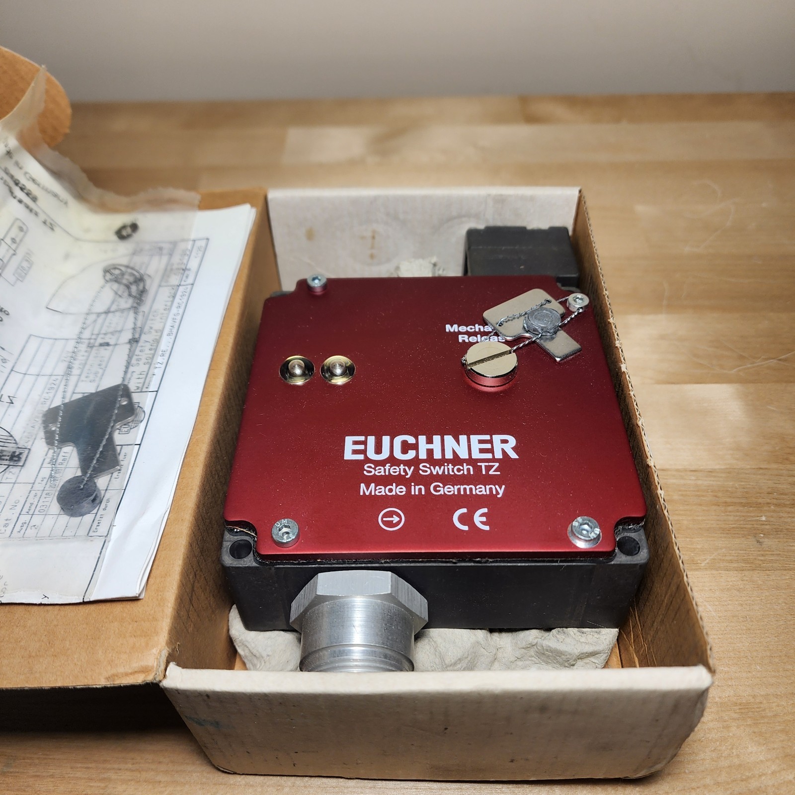 Euchner TZ1RE024BHAVFG-RC1924 Safety Switch TZ 083191 Guard Locking Solenoid 24V