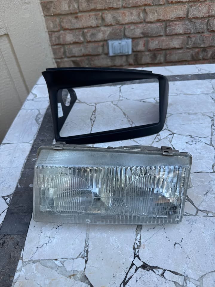 1997-04 C5 Corvette Driver Side Headlight & Bezel - OEM 1997-04 C5 Corvette Driver Side Headlight & Bezel - OEM