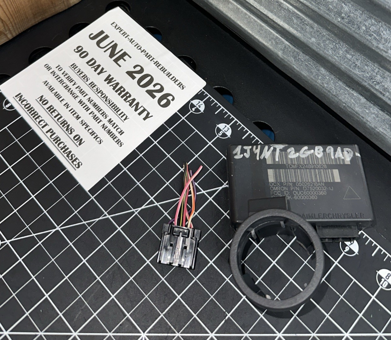 DODGE JEEP CHRYSLER OEM IMMOBILIZER TRANSCEIVER ANTI THEFT 05026218AN W/ VIN DODGE JEEP CHRYSLER OEM IMMOBILIZER TRANSCEIVER ANTI THEFT 05026218AN W/ VIN