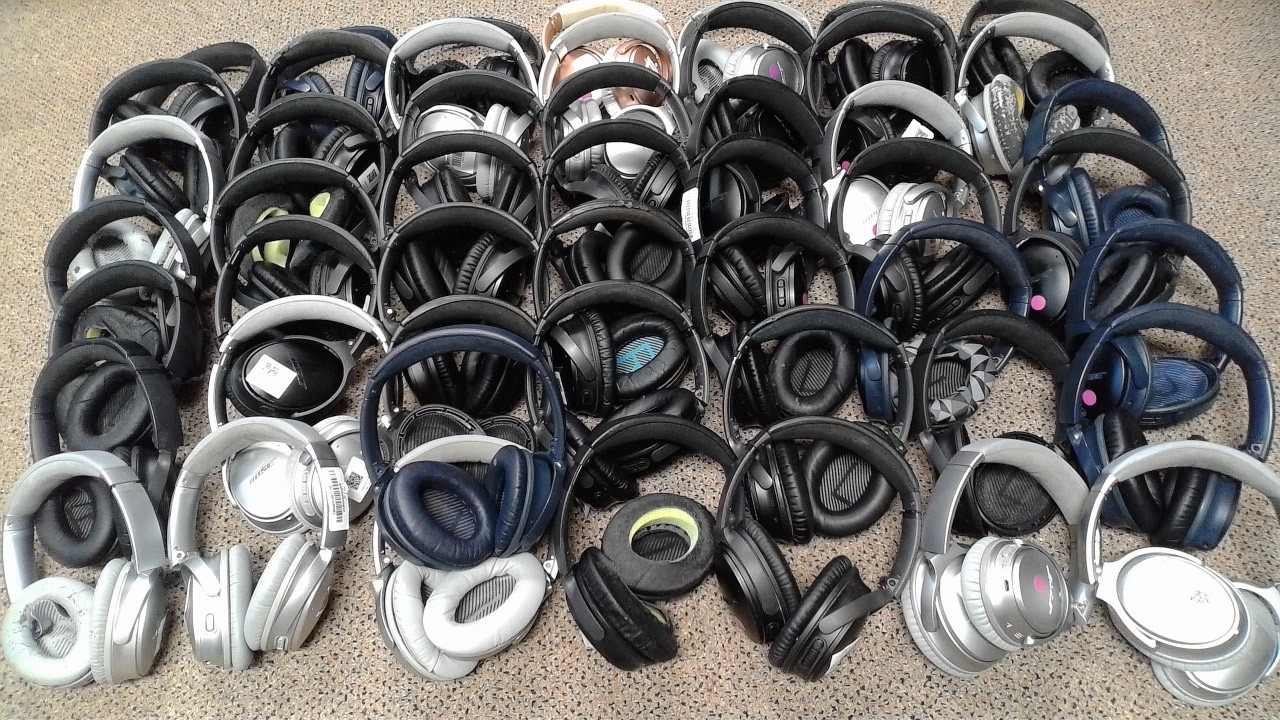 LOT of 50 Pairs of Bose QC35 Series 2 Noise Cancelling Headphones