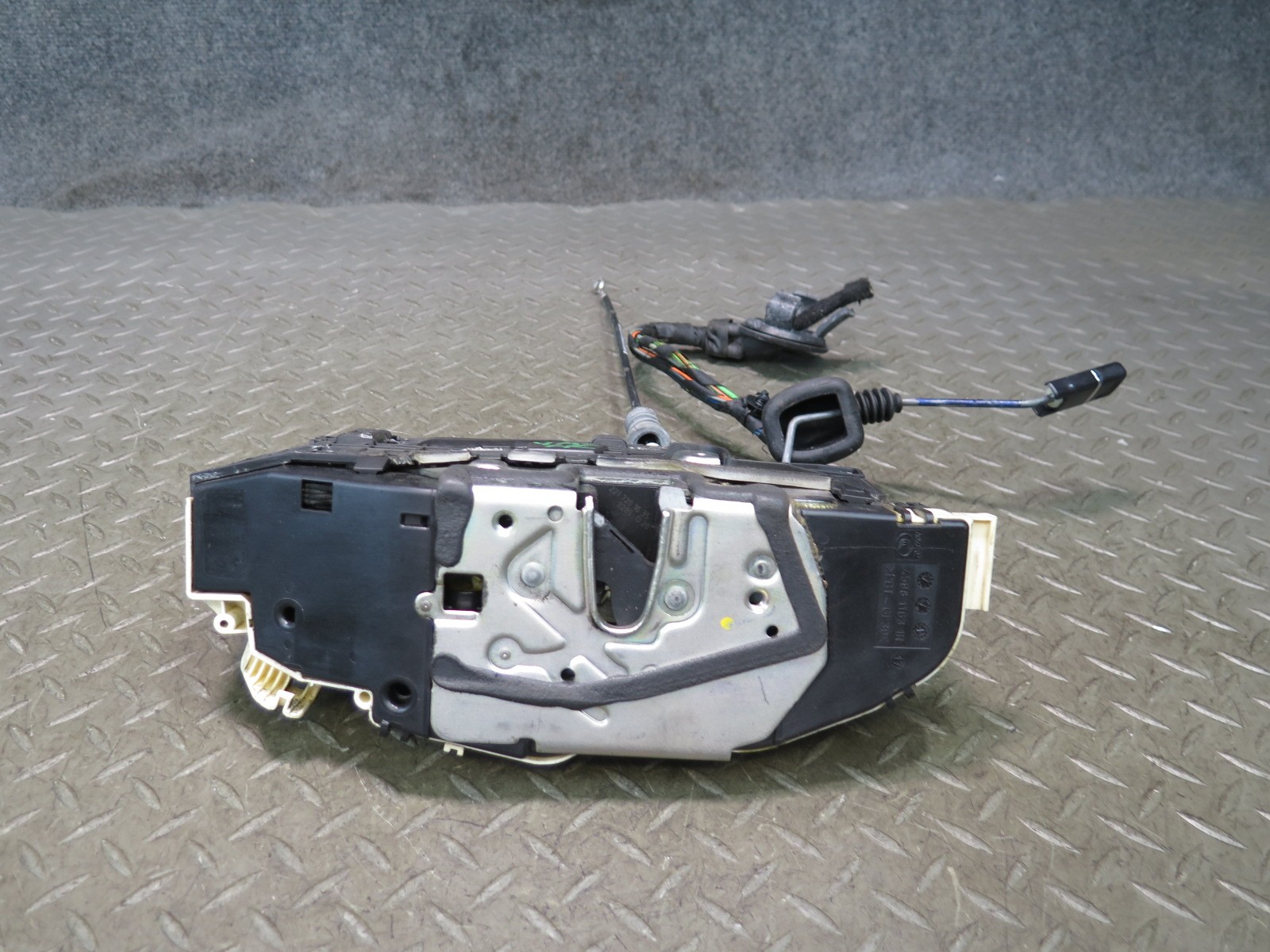 07-13 MERCEDES W221 S-CLASS FRONT RIGHT DOOR LOCK LATCH ACTUATOR 2217201635 OEM