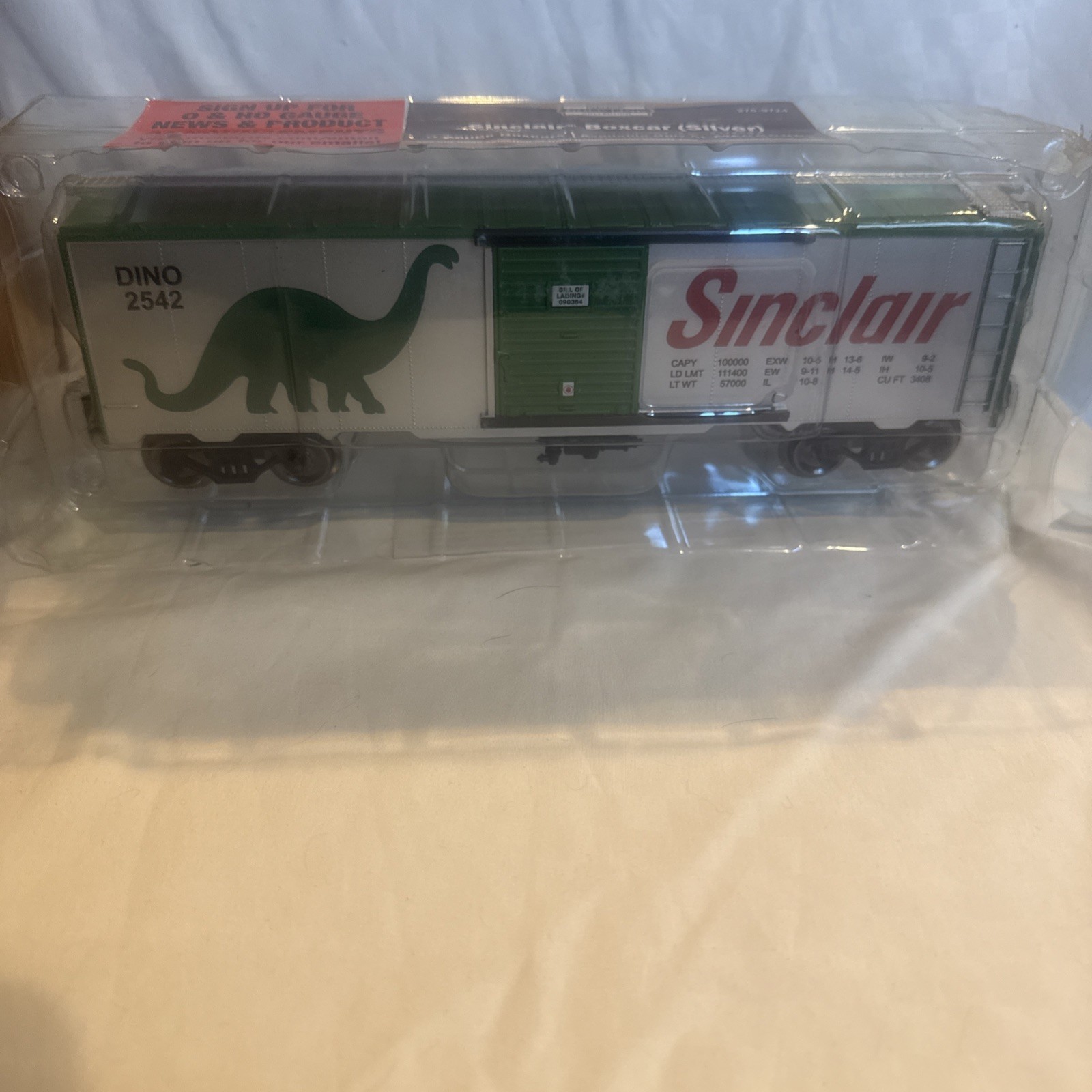 Menards  O-Gauge  SINCLAIR DINO Box Car Hard to find