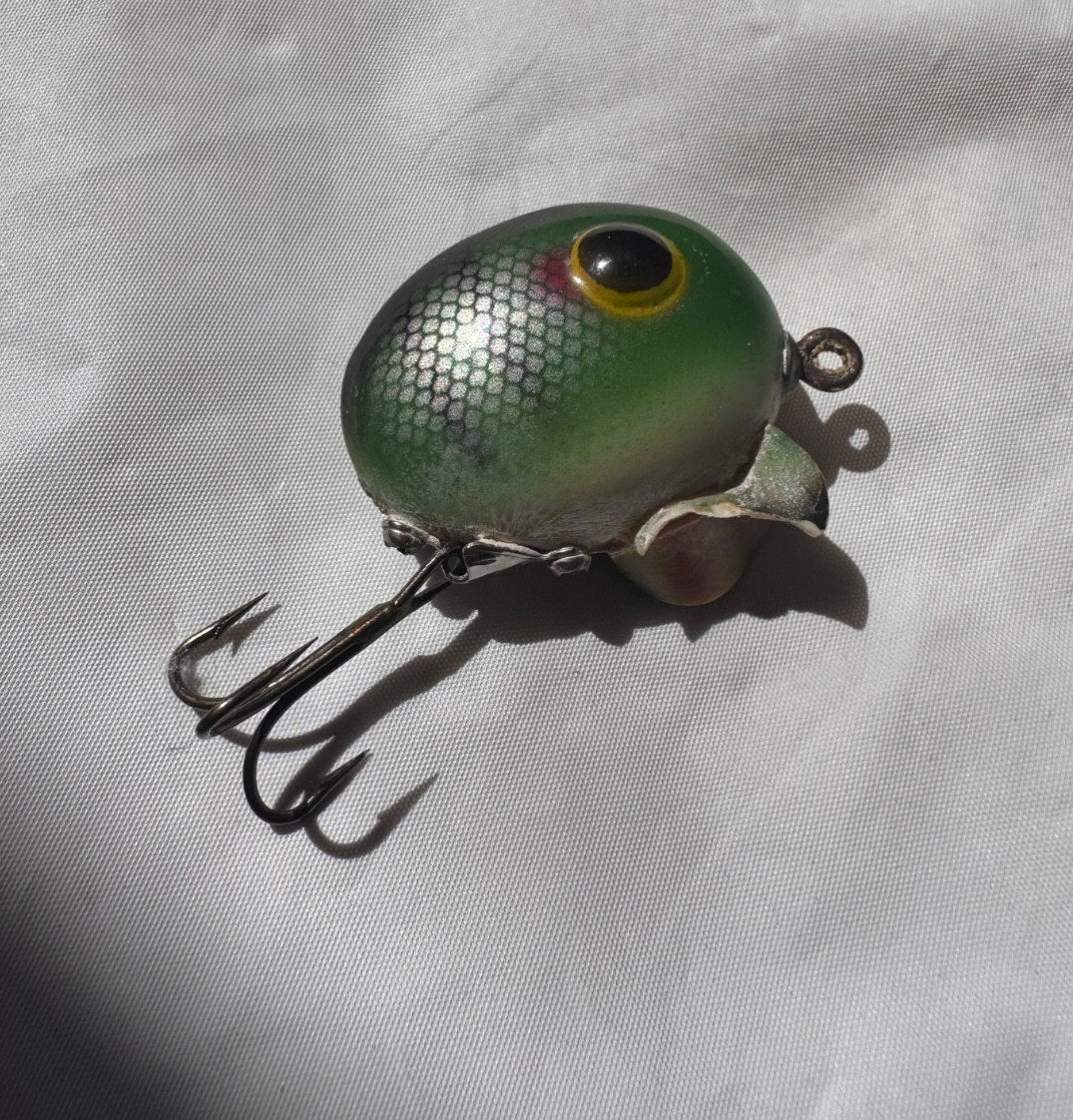 Vintage South Bend Fin-Dingo Fishing Lure #1965 Frog Green Scale Perch