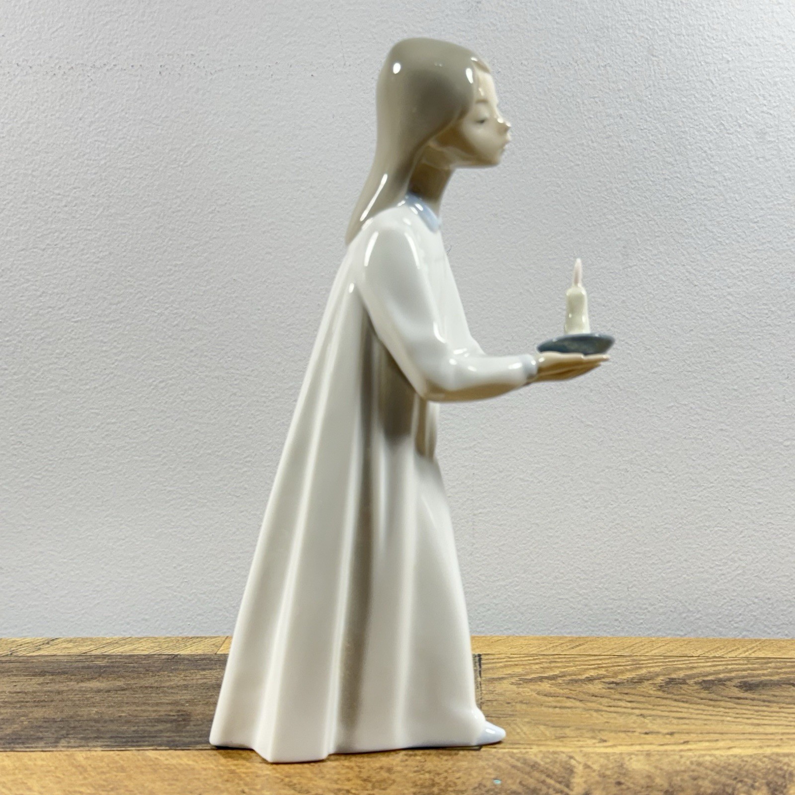 Lladro - Girl With Candle Figurine - New (other)