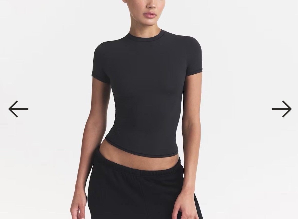 NWT SKIMS Fits Everybody Soft Smoothing Short Sleeve T-Shirt Onyx M Retail $48 NWT SKIMS Fits Everybody Soft Smoothing Short Sleeve T-Shirt Onyx M Retail $48