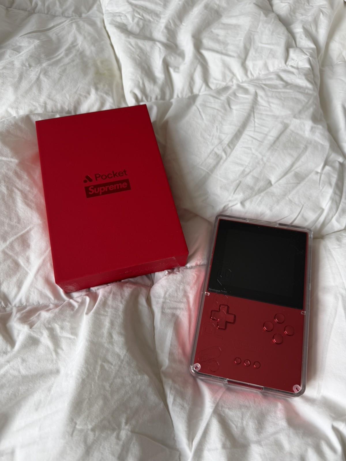 Supreme Analogue Pocket Red Handheld Gaming Console – Excellent Condition Supreme Analogue Pocket Red Handheld Gaming Console – Excellent Condition