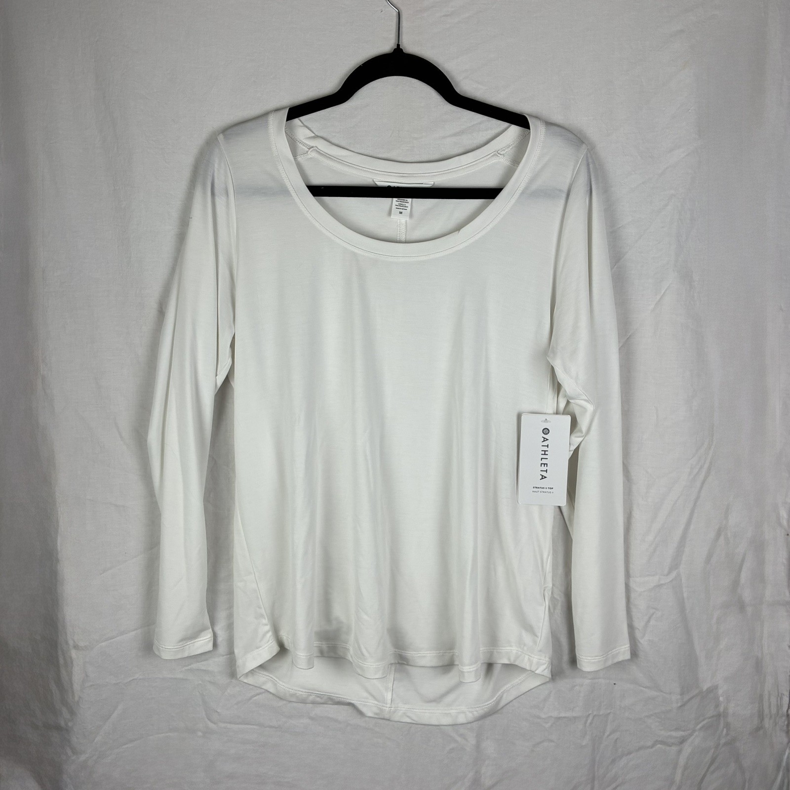 NWT Athleta Stratus II Tee Womens Size M White Long Sleeves Scoop Neck NWT Athleta Stratus II Tee Womens Size M White Long Sleeves Scoop Neck