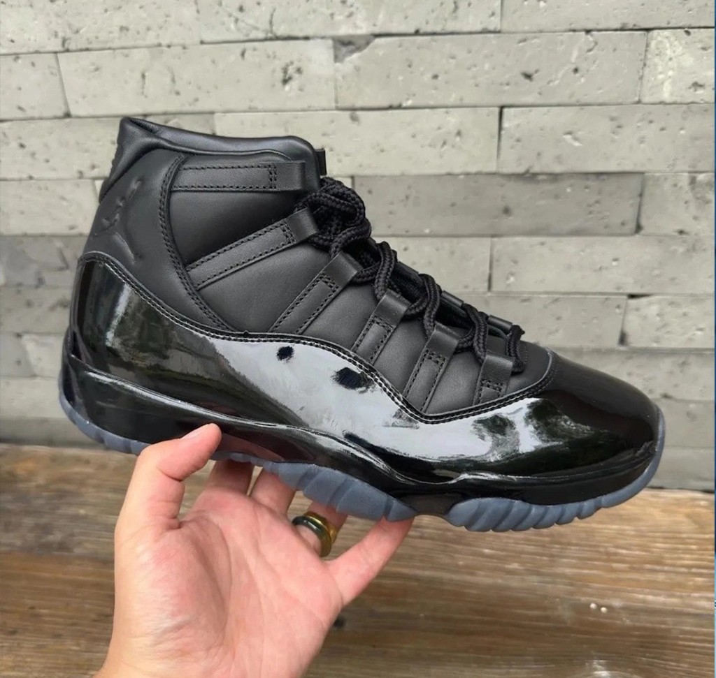 IV7639-001 — Comme des Garcons x Air Jordan 11 Retro 'Black' — Durable Men's